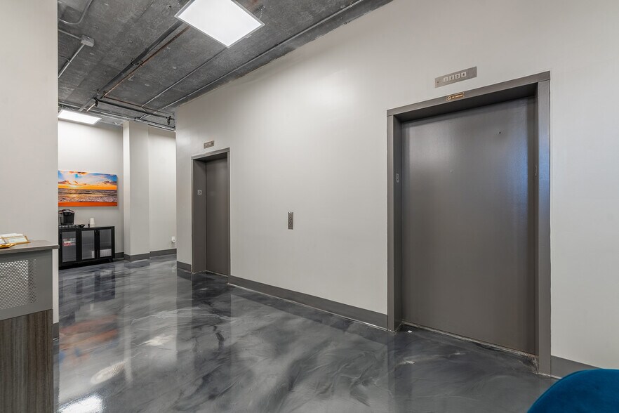 More Photos Of 2081 SE Ocean Blvd, Stuart Office For Sale