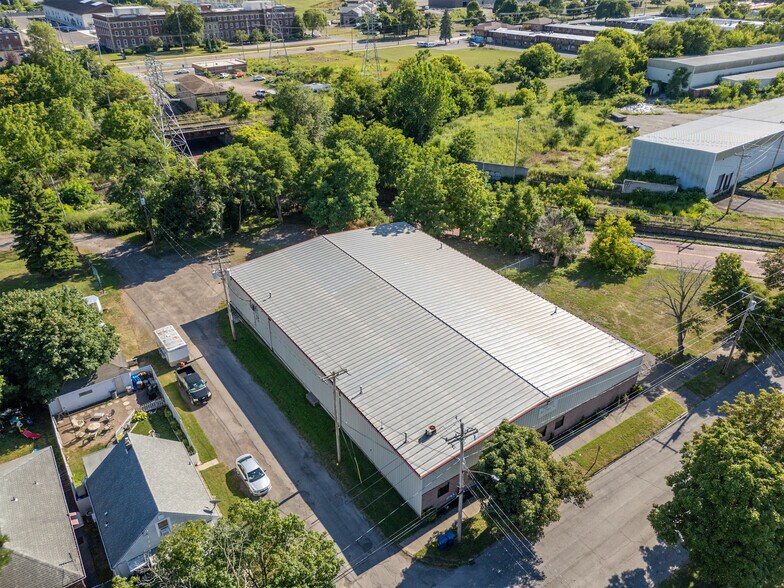 More Photos Of 1717 Mackenna Ave, Niagara Falls Warehouse For Sale