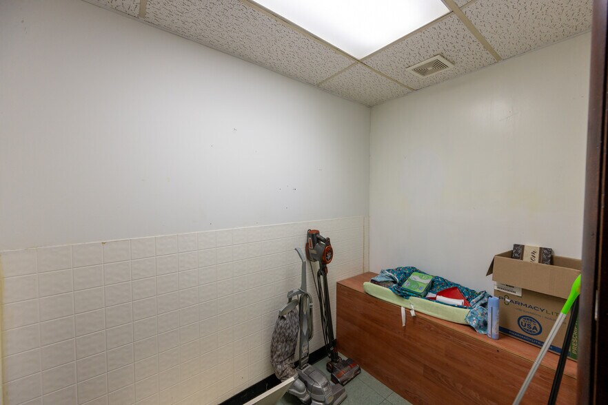 More Photos Of 20310 Main St E, Huntingdon Storefront For Sale