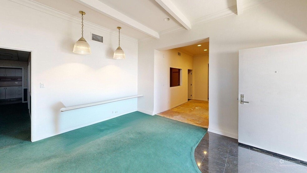 More Photos Of 2718 S Robertson Blvd, Los Angeles Service For Sale