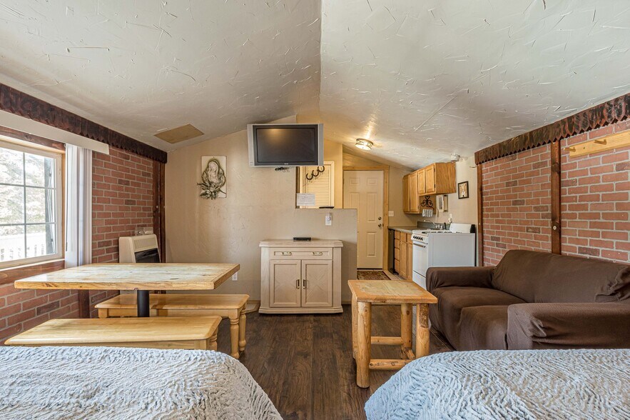 More Photos Of 21221 Baron Lake Dr, Cedaredge Hotel For Sale