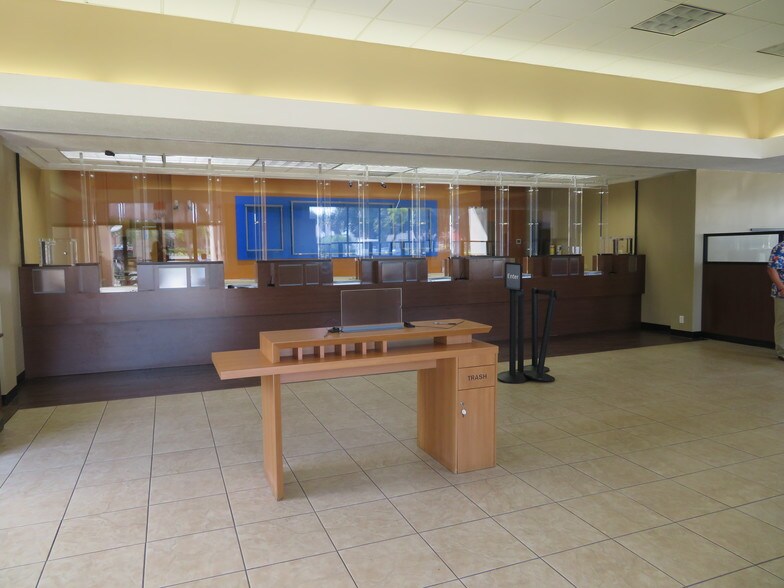 More Photos Of 300 E Dania Beach Blvd, Dania Bank For Lease