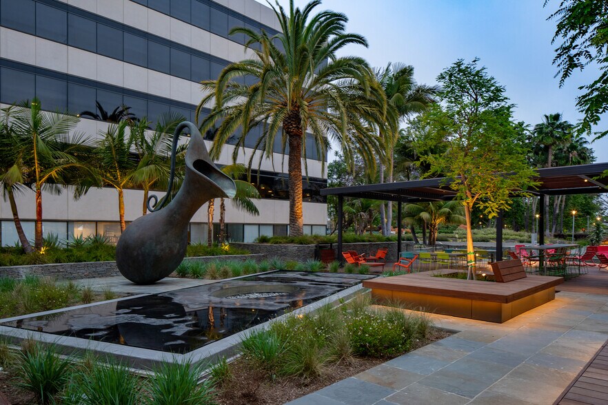 More Photos Of 2401 Colorado Ave, Santa Monica Unknown For Lease