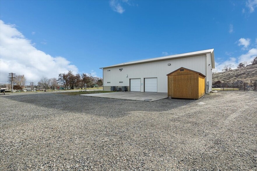 More Photos Of 4771 W Van Giesen St, West Richland Light Distribution For Lease