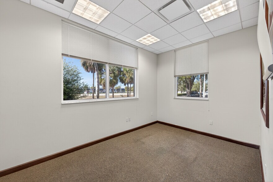 More Photos Of 18031 S Tamiami Trl, Fort Myers Bank For Lease