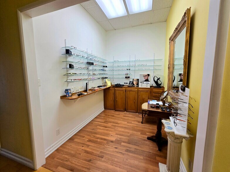More Photos Of 2915 W Magnolia Blvd, Burbank Storefront For Sale
