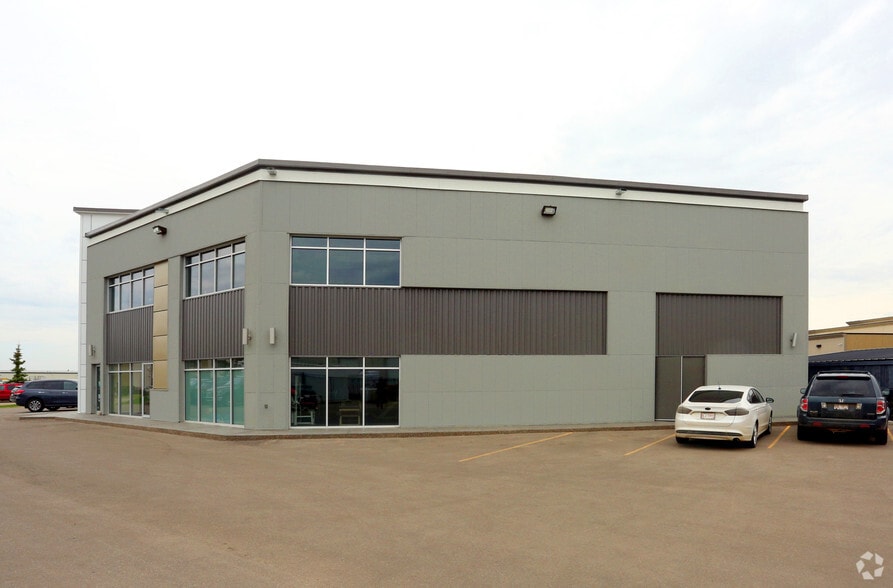 More Photos Of 15 Carlton Dr, St. Albert Flex For Sale