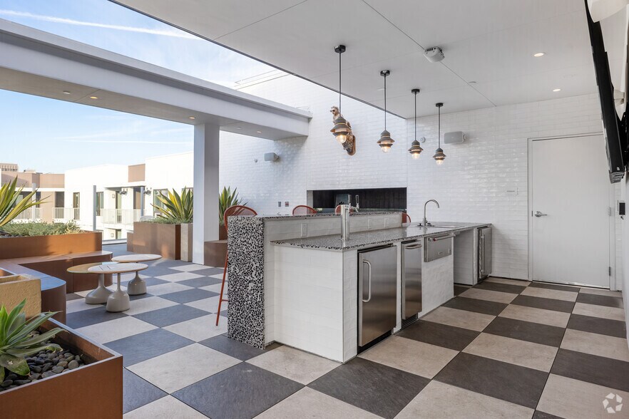 More Photos Of 1340 S Hill St, Los Angeles Apartments For Lease