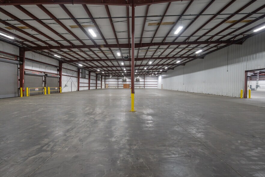 More Photos Of 8801 Corporate Square Ct, Jacksonville Warehouse For Lease
