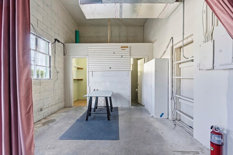 More Photos Of 5023 S Dixie Hwy, West Palm Beach Storefront For Lease