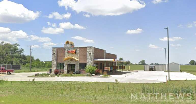 Primary Photo Of 917 N Broadway Ave, Sterling Fast Food For Sale