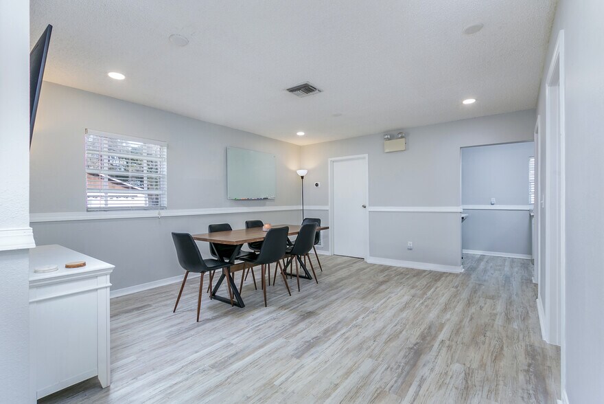 More Photos Of 621 S Locust Ave, Sanford Loft Creative Space For Sale