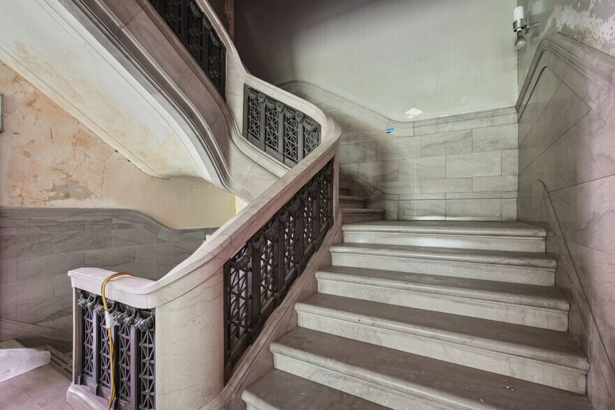 More Photos Of 167 S High St, Columbus Office For Sale