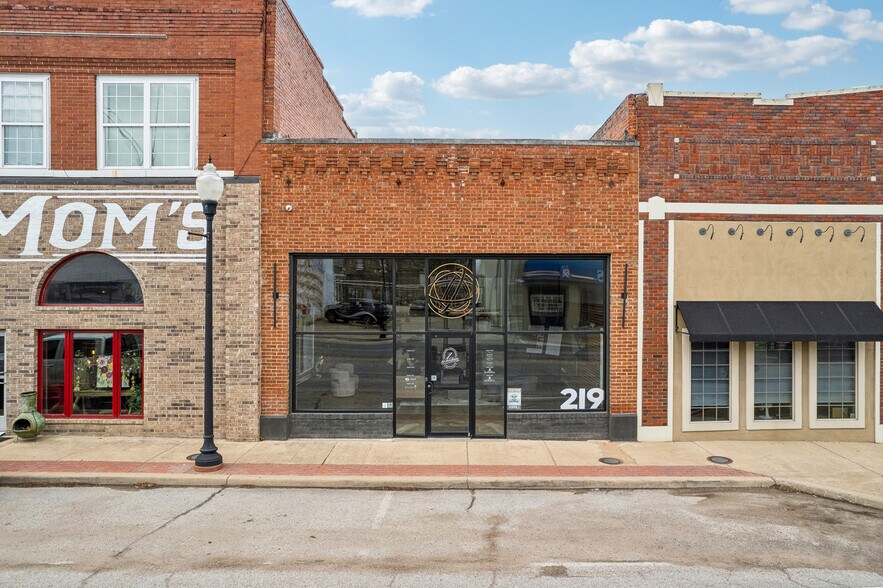 Primary Photo Of 219 E Rogers Blvd, Skiatook Storefront Retail Office For Sale