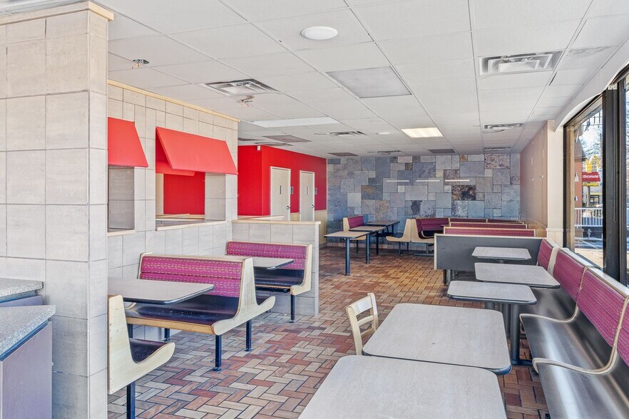 More Photos Of 2058 Portland Ave, Louisville Freestanding For Lease
