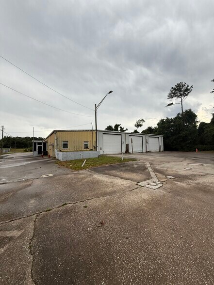More Photos Of 9348 New Berlin Rd, Jacksonville Industrial For Sale