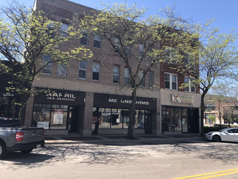 Primary Photo Of 124-126 N Genesee St, Waukegan Apartments For Lease