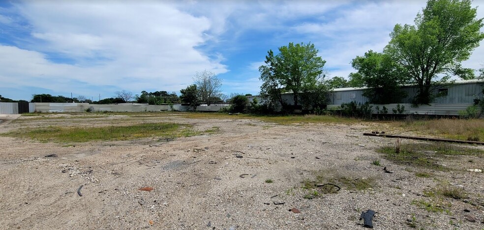 Primary Photo Of 6310 N Shepherd Dr, Houston Auto Salvage Facility For Sale