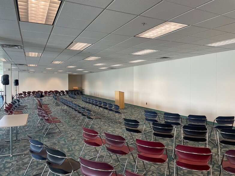 More Photos Of 400 3rd St SE, Canton Office For Lease