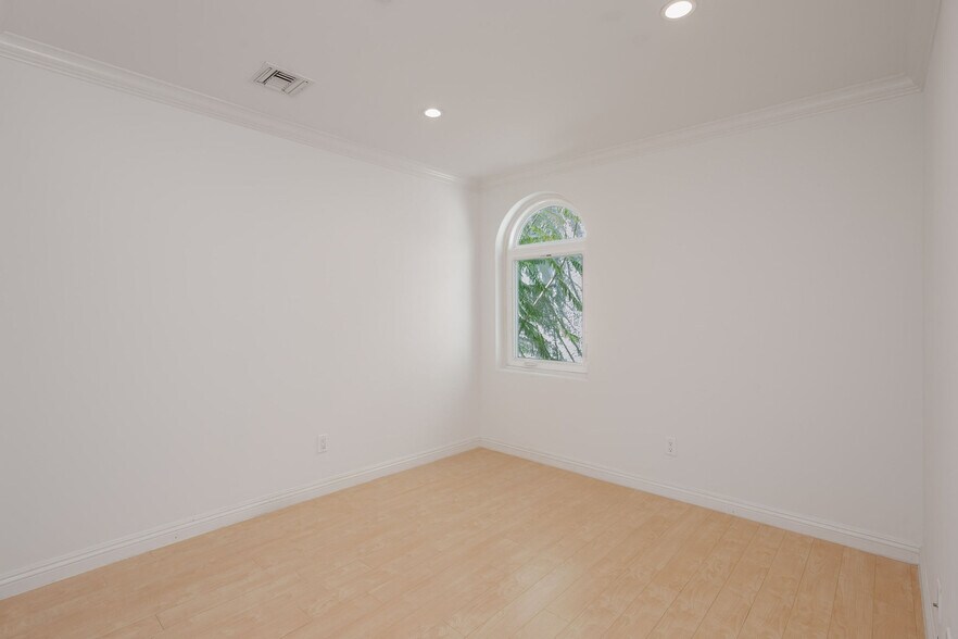 More Photos Of 4325 Stern Ave, Sherman Oaks Apartments For Sale