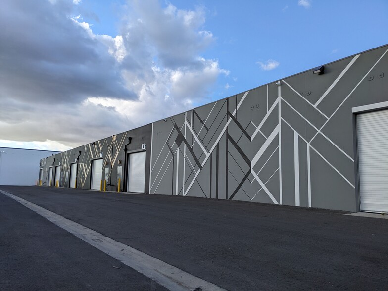 More Photos Of 7041-7057 1/2 Vineland Ave, North Hollywood Warehouse For Lease