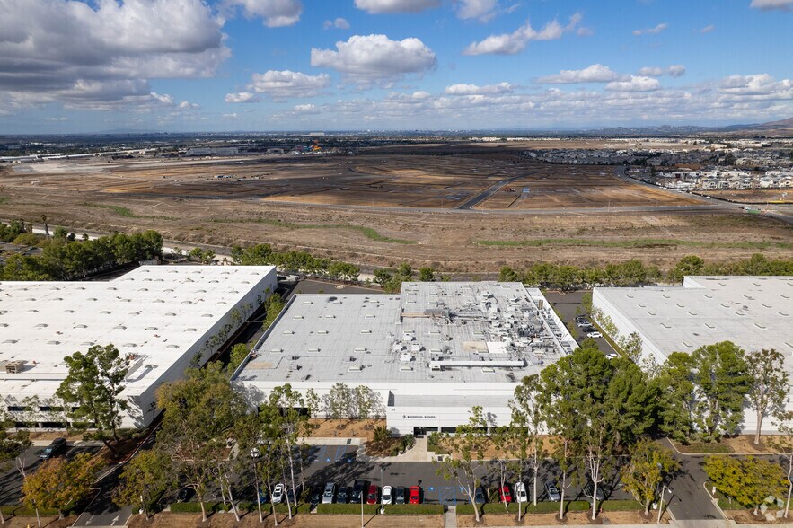 More Photos Of 72 Fairbanks, Irvine Manufacturing For Lease