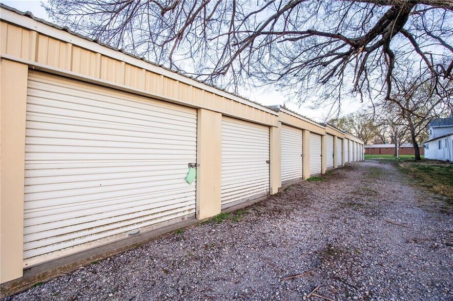More Photos Of 314 10th st, Mound City Self Storage For Sale
