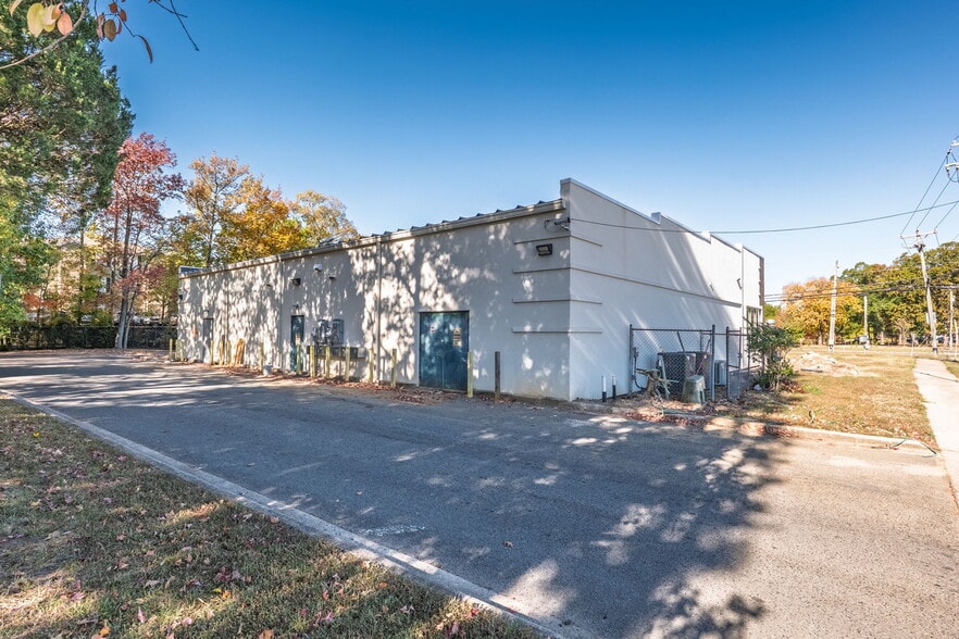 More Photos Of 9430 University City Blvd, Charlotte Freestanding For Lease