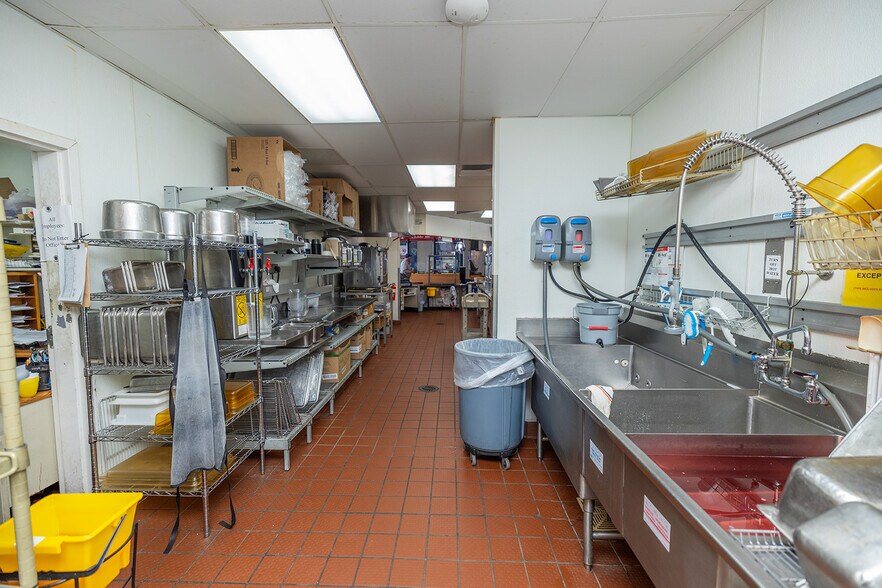 More Photos Of 2613 Candlewood Dr, Emporia Fast Food For Lease