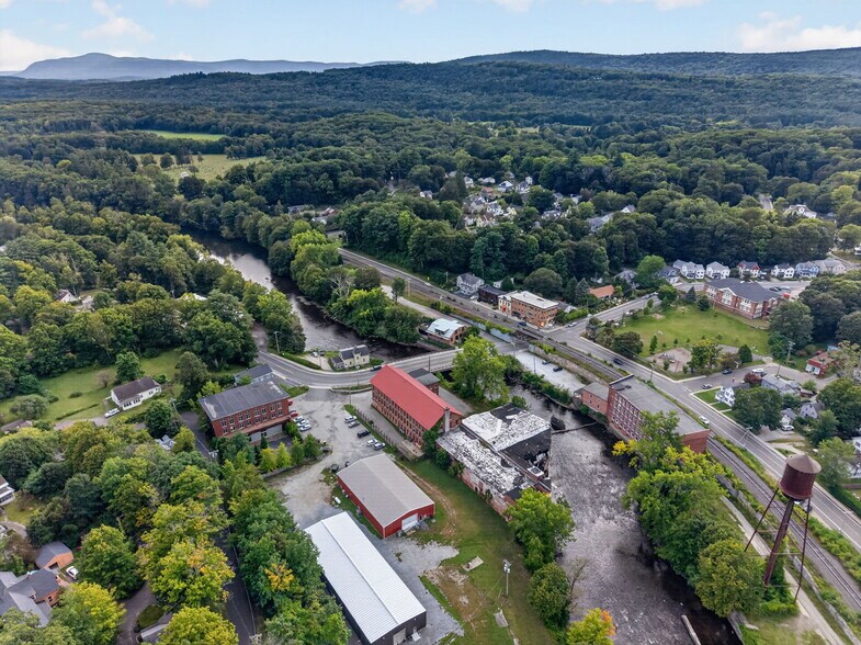 More Photos Of 420 Park St, Housatonic Flex For Sale