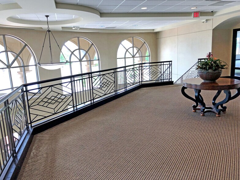 More Photos Of 3020 N Cypress St, Wichita Office For Lease