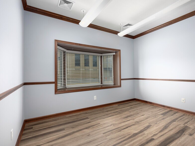 More Photos Of 105 6th Ave, Saint Albans Medical For Sale