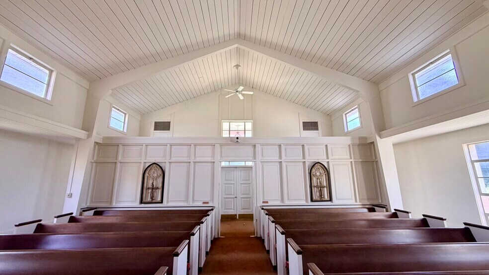 More Photos Of 195 New Market Rd, Tryon Religious Facility For Sale