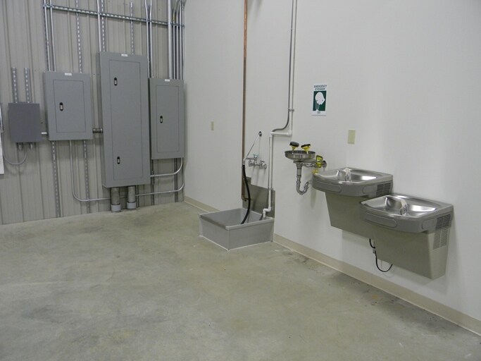 More Photos Of 212 Airport Rd, Lewis Run Warehouse For Lease