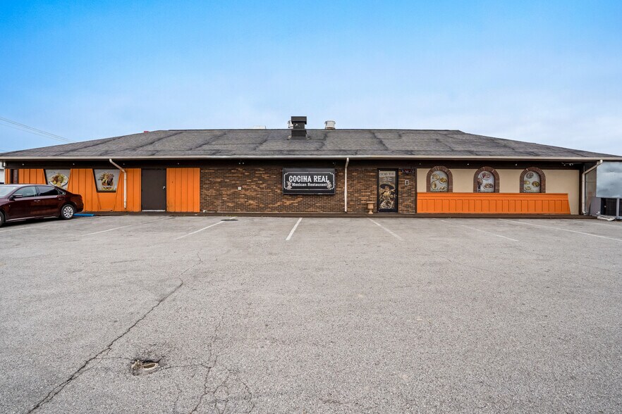 More Photos Of 1608 N Locust Ave, Lawrenceburg Restaurant For Lease