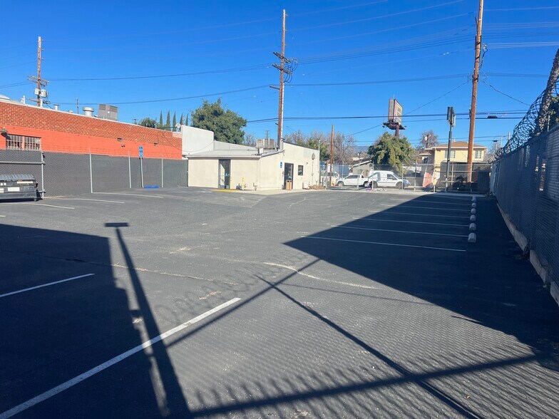 More Photos Of 4442 York Blvd, Los Angeles Auto Dealership For Lease