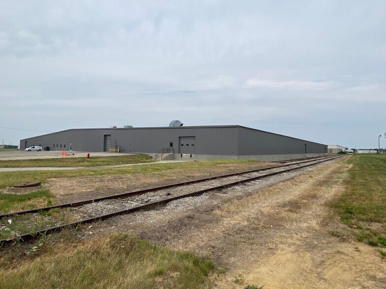 More Photos Of 2200 4th Ave, Seymour Manufacturing For Lease