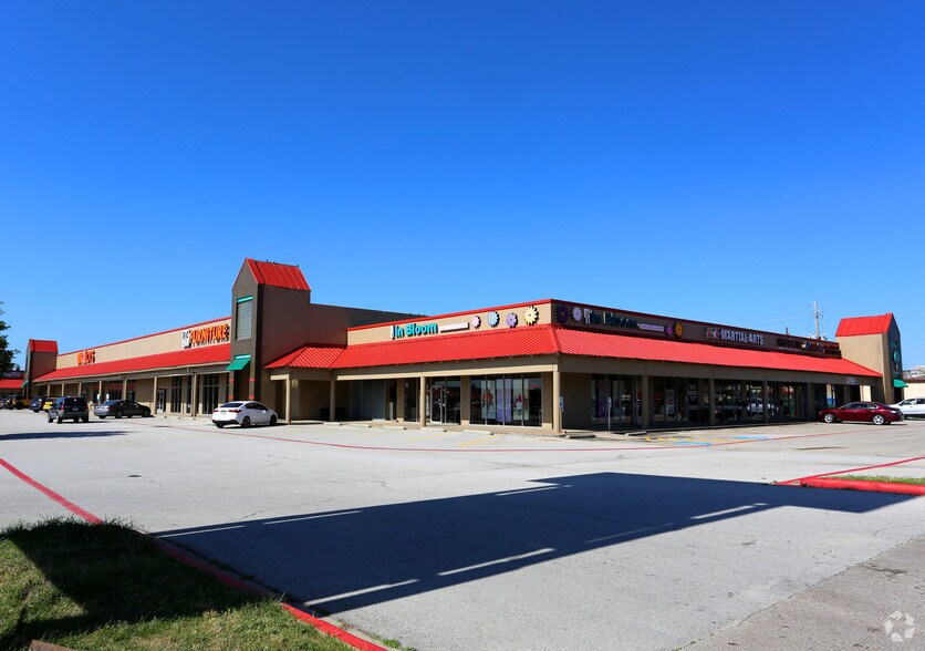 More Photos Of 1326-1392 W Main St, Lewisville Unknown For Lease