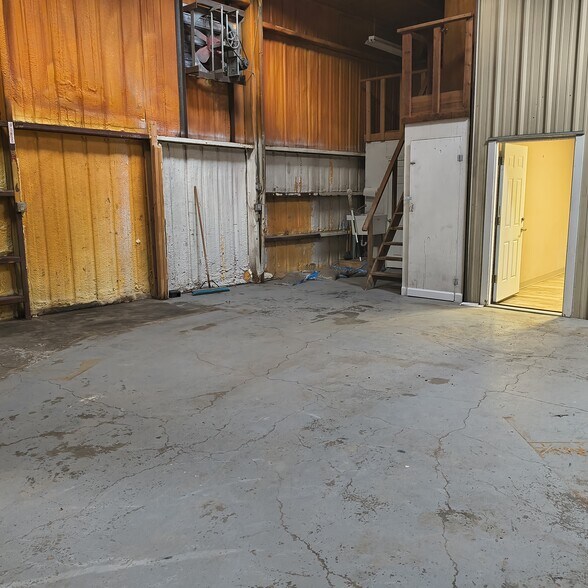 More Photos Of 8171 Highway 377, Pilot Point Specialty For Lease