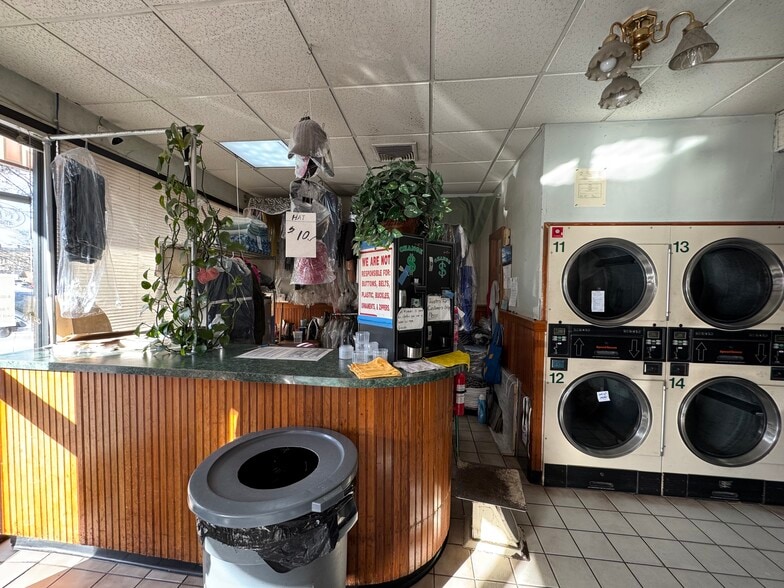 More Photos Of 450-460 Franklin Ave, Hartford Storefront Retail Residential For Sale