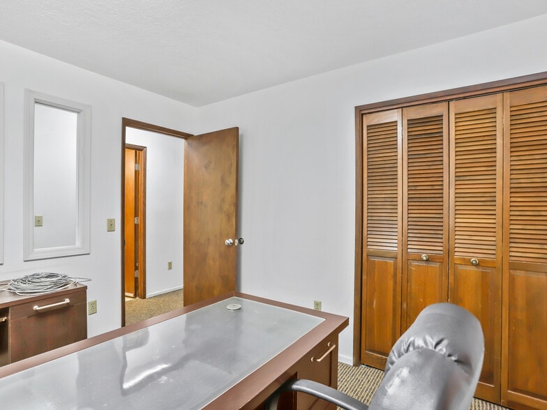 More Photos Of 4320 SW 110th St, Beaverton Office For Sale