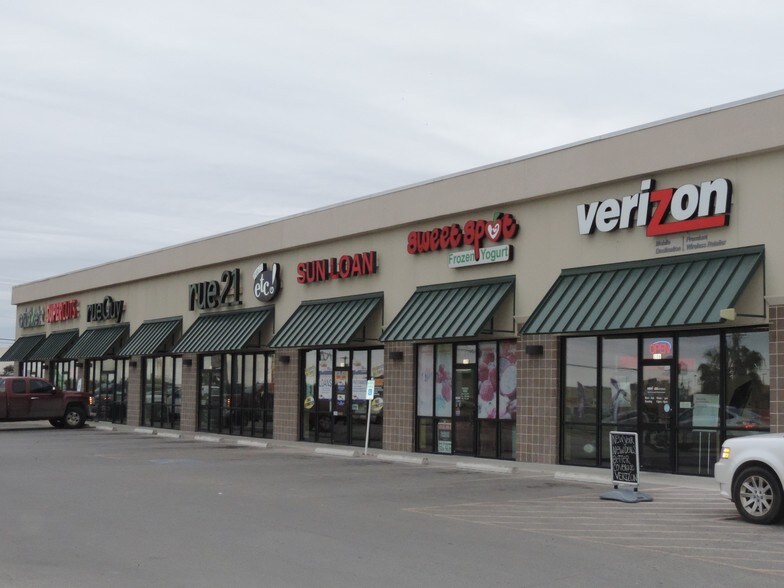 More Photos Of 2521 E Main St, Alice Freestanding For Lease