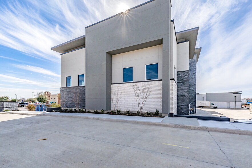 More Photos Of 350 Matlock Rd, Mansfield Unknown For Lease