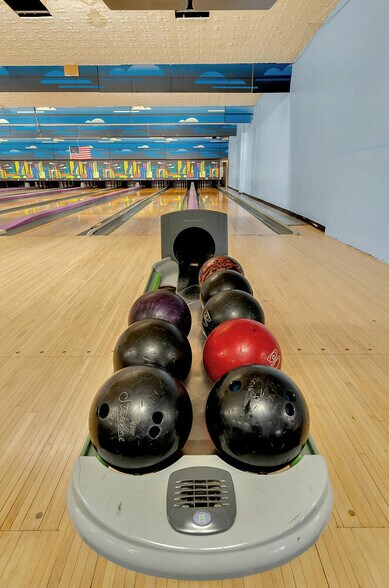 More Photos Of 2422-2426 S Park Ave, Buffalo Bowling Alley For Sale