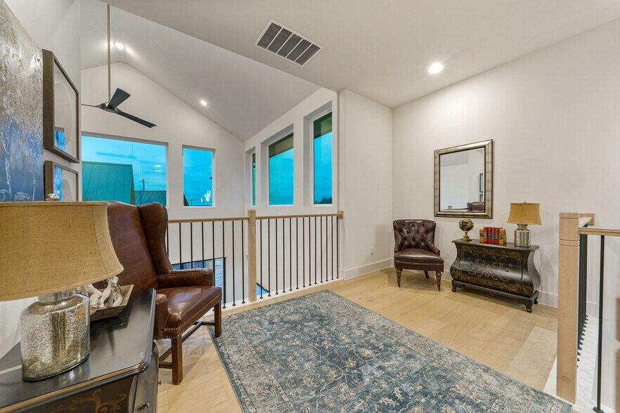 More Photos Of 7505 E US Highway 290, Johnson City Flex For Sale