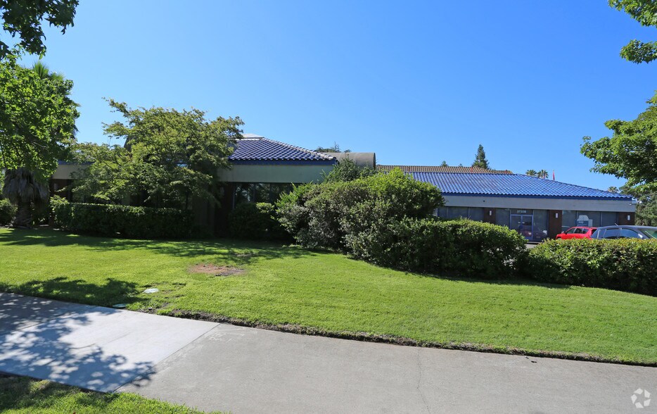 More Photos Of 3732 Auburn Blvd, Sacramento Freestanding For Sale