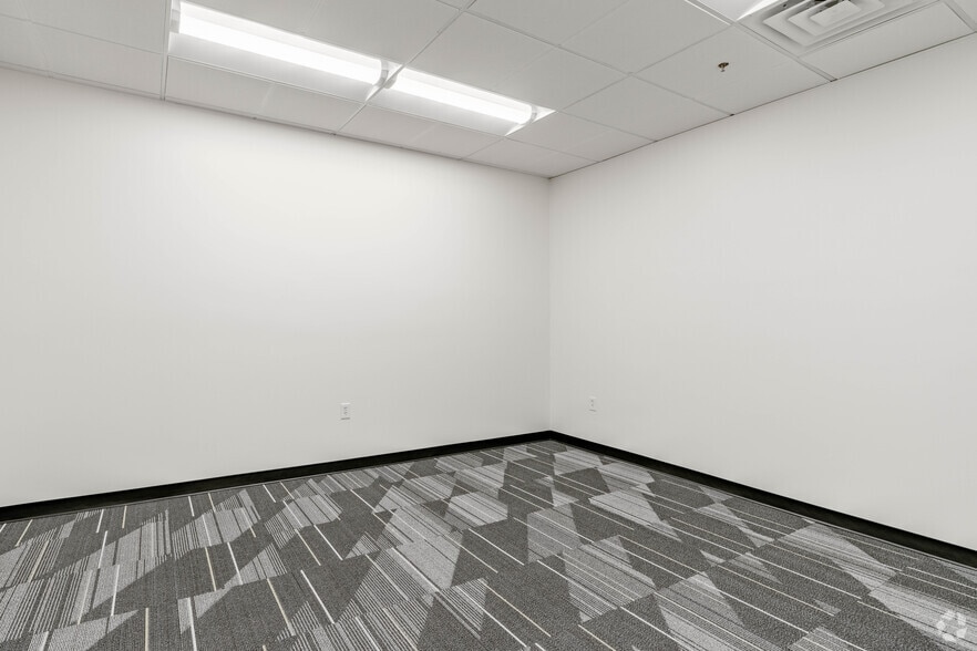 More Photos Of 240 N Sunway Dr, Gilbert Manufacturing For Lease