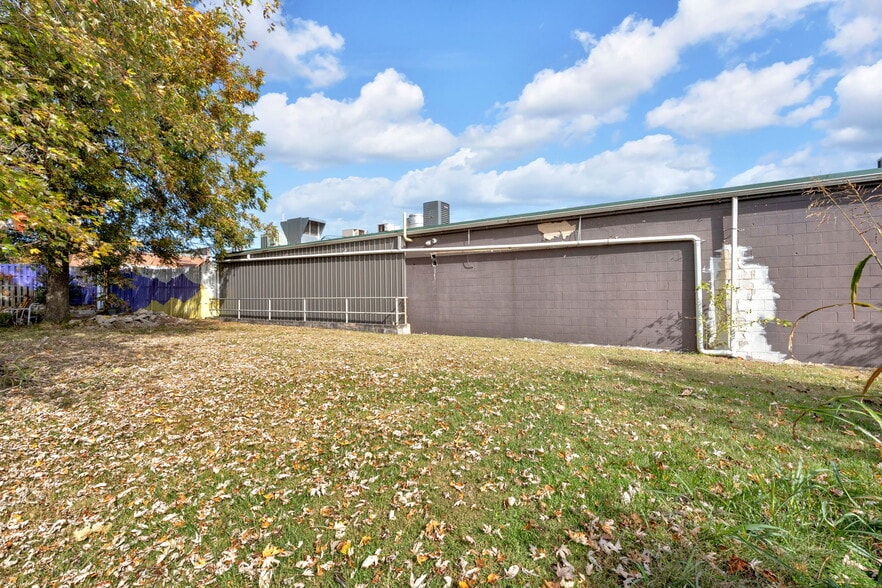 More Photos Of 401 Elm St, Johnson City Freestanding For Sale