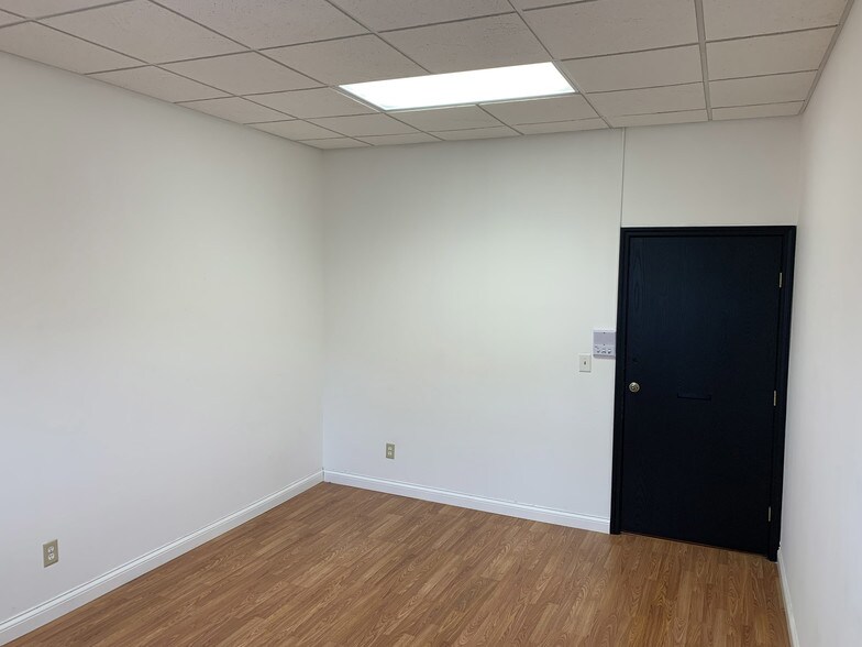 More Photos Of 3433-3439 N Sheffield Ave, Chicago Storefront Retail Residential For Lease