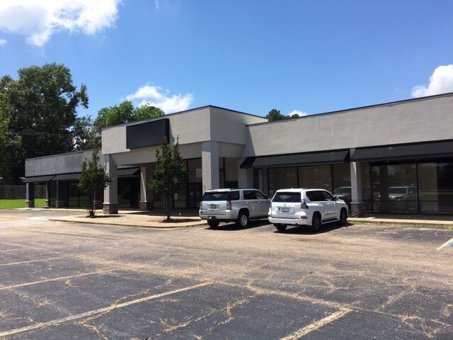 More Photos Of 2940 Bert Kouns Industrial Loop, Shreveport General Retail For Lease